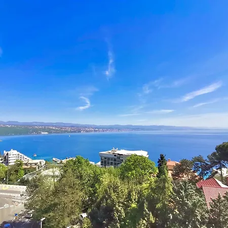 Apartment Blue Wave View *