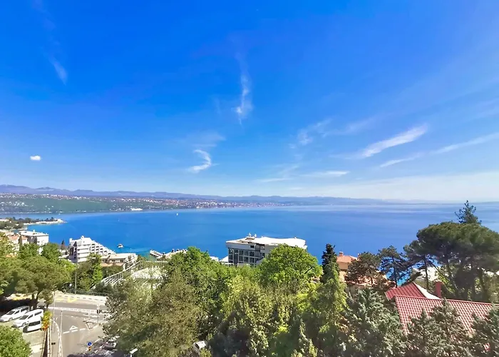 Apartment Blue Wave View *